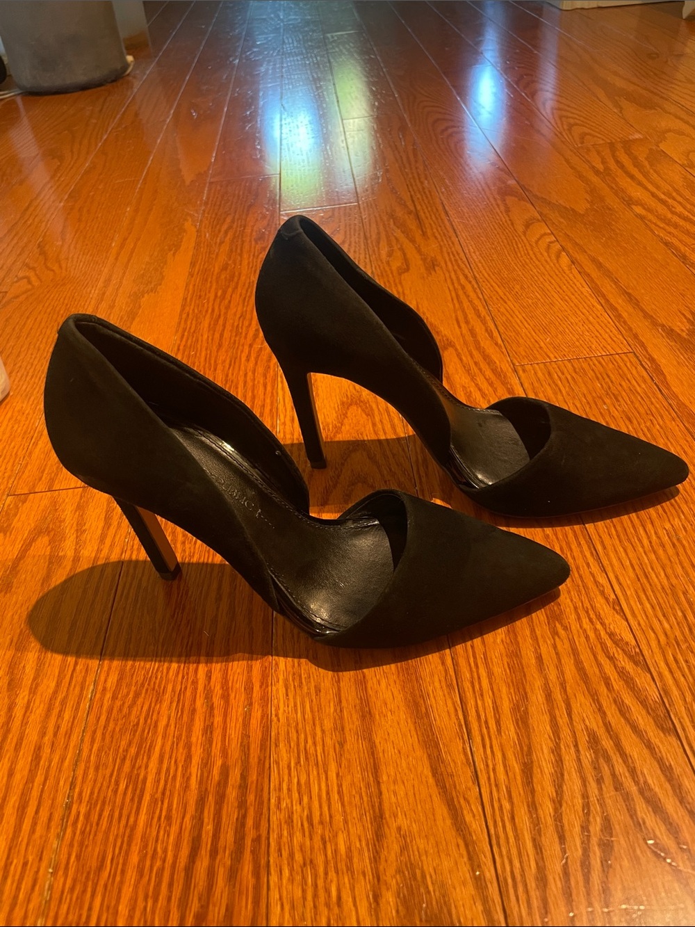 Banana Republic Classic Black Pointed-Toe Women's Pumps